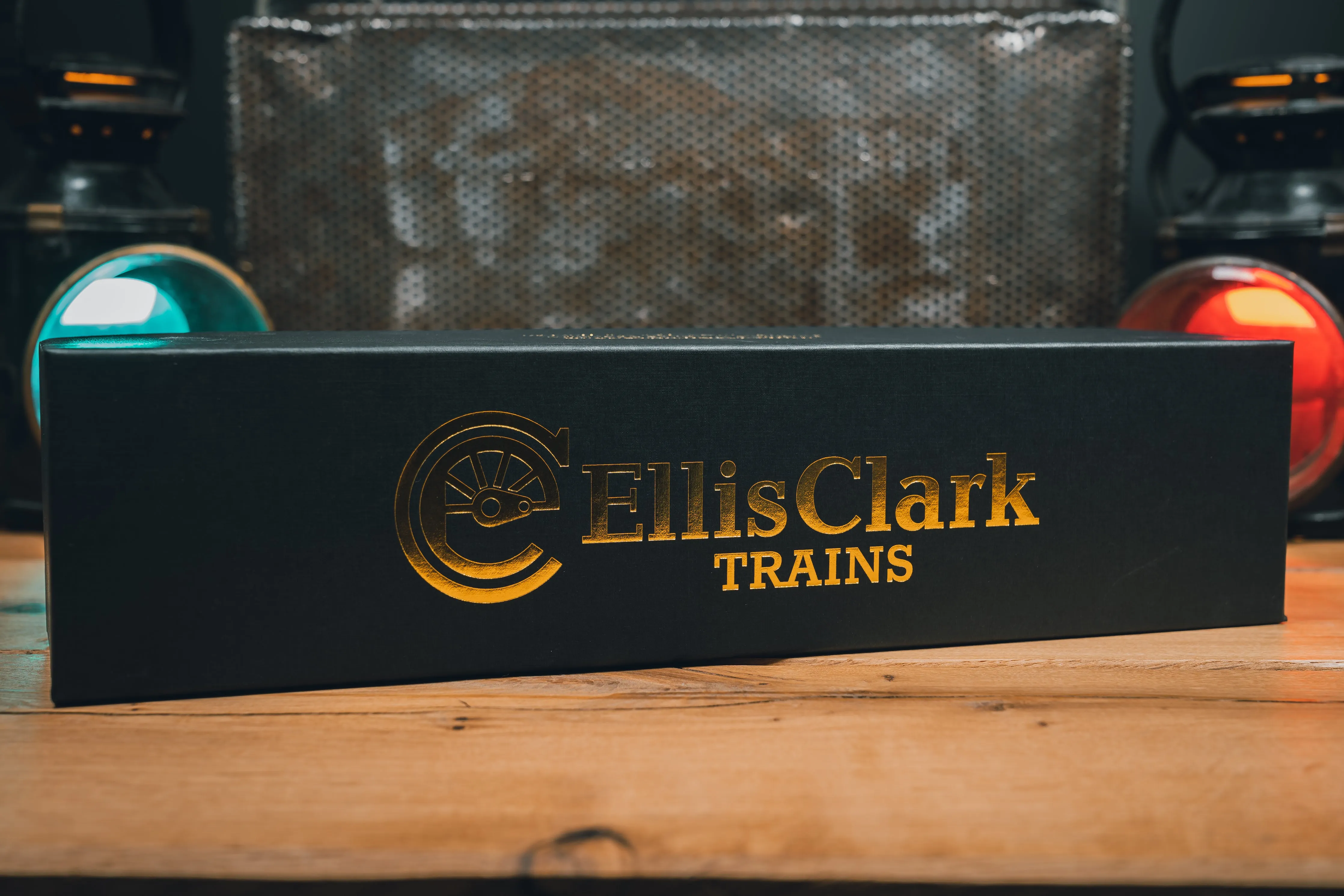 Ellis Clark Trains E5001 O Gauge Loco Box, Medium (400mm)