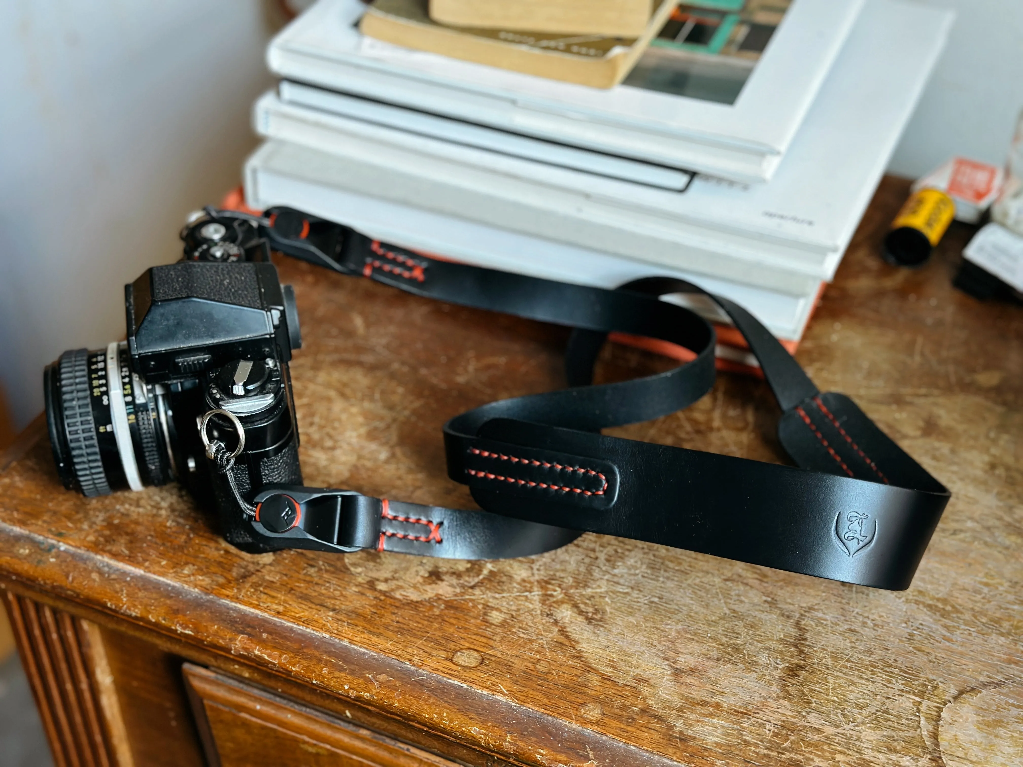 LEGACY classic wide Nero x peak anchor camera strap