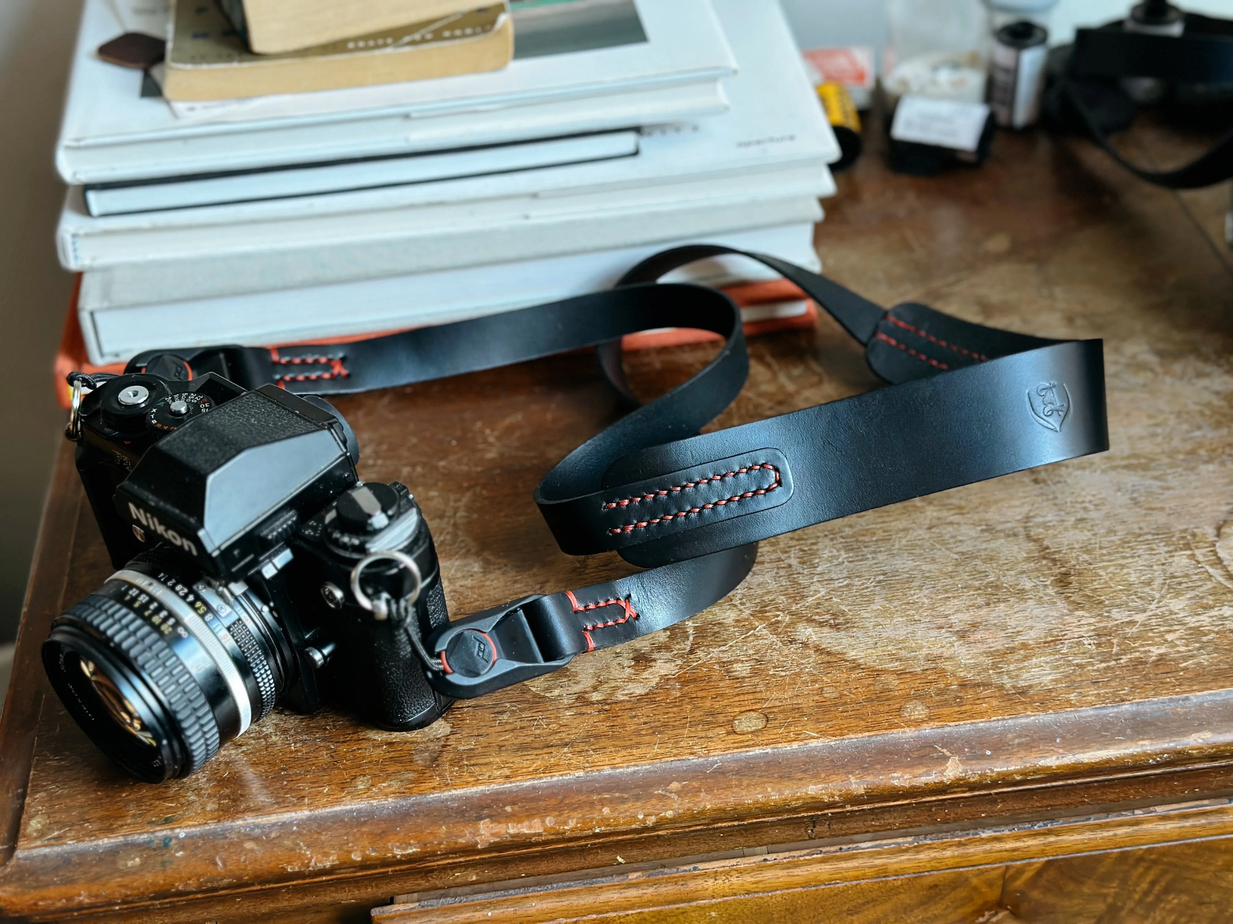 LEGACY classic wide Nero x peak anchor camera strap